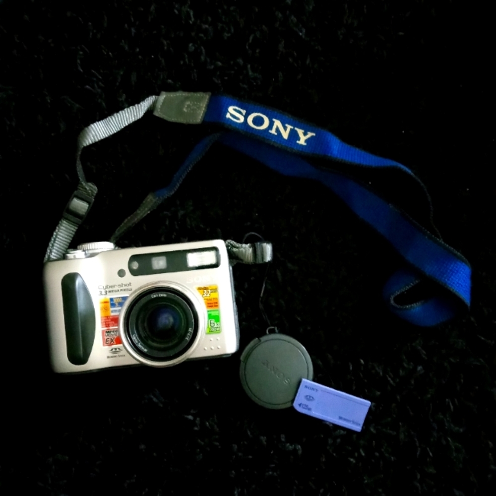Sony Cyber-shot 3.3 Megapixels